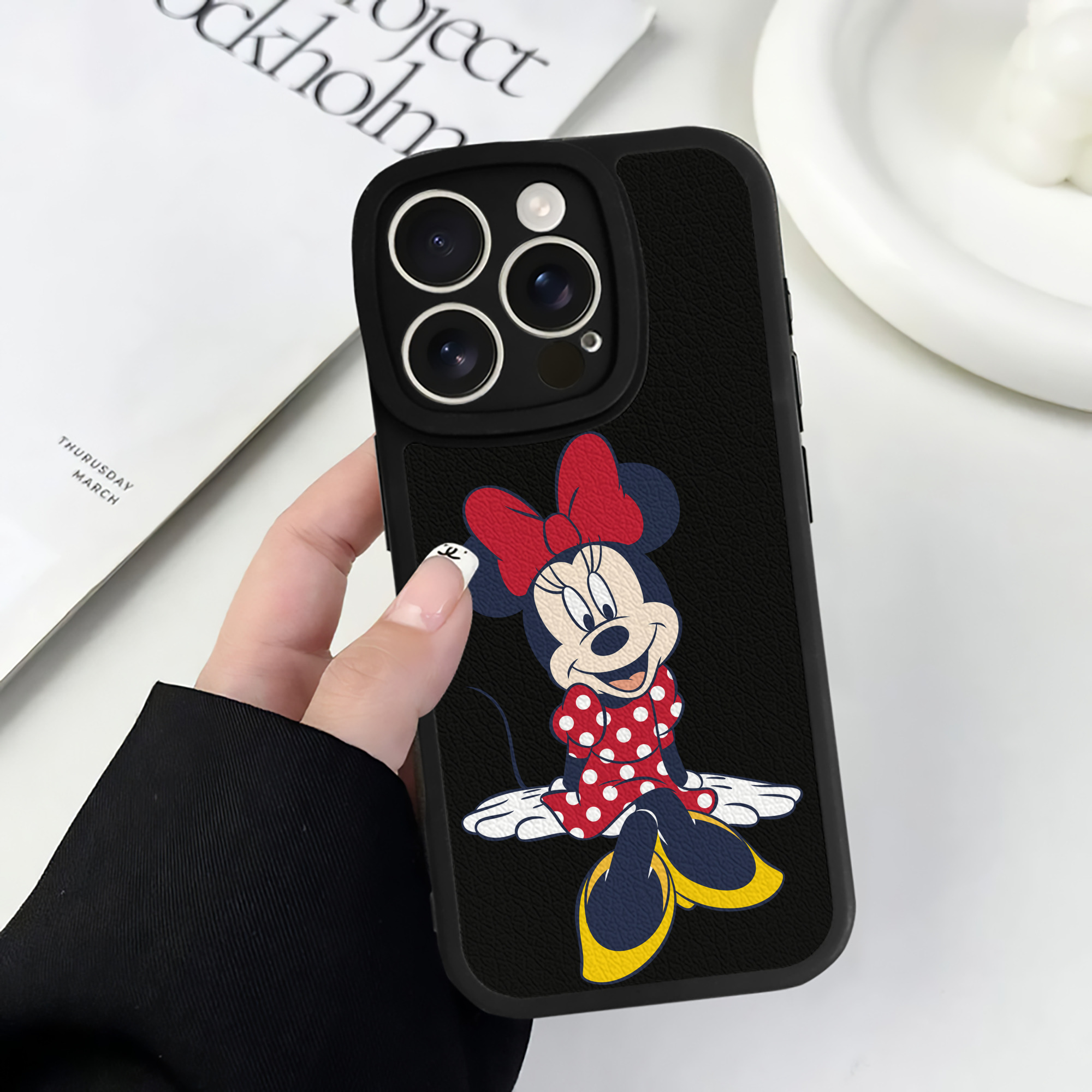 （画像用） ミッキーマウス Mickey Mouse 【iPhone 16シリーズ対応】シリコンスマホケース（レザー調） 材質：シリコン